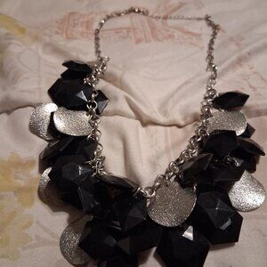 VINTAGE BLACK AND SILVER NECKLACEFinal price pls can' tafford any more discount
